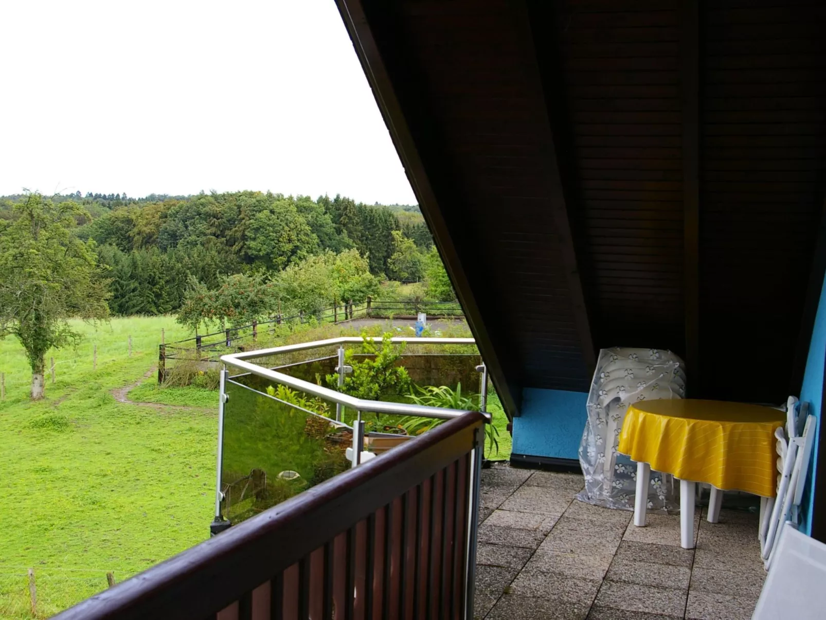 Komfortable Ferienwohnung in Waldnähe-Draußen