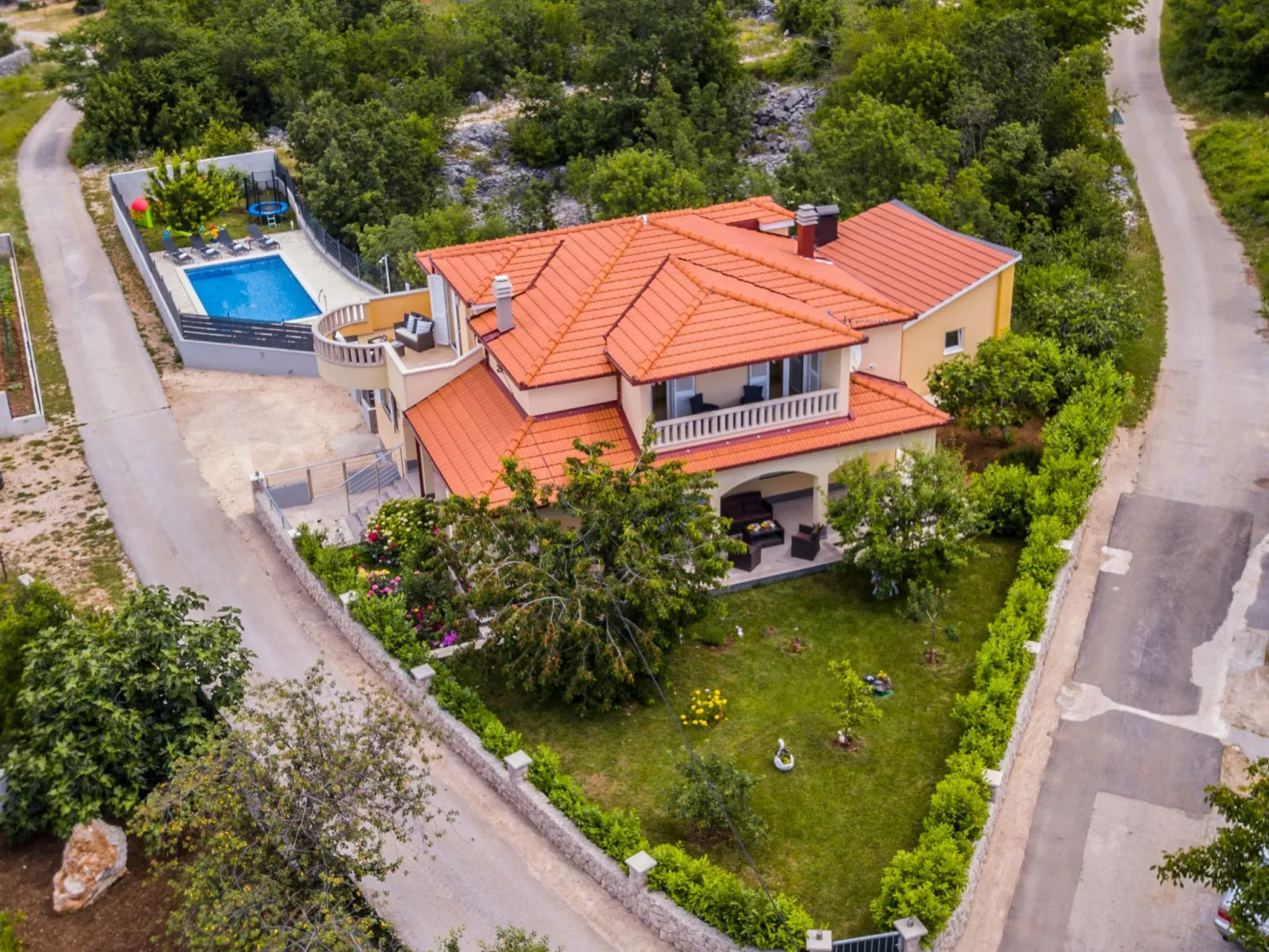 Villa "Mile" mit beheiztem Pool, Grill und Terrasse-Outside