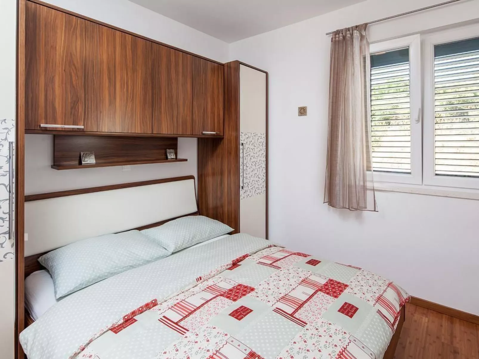 Luxuriöses Ferienhaus mit Pool direkt am Meer-Image-tags.info