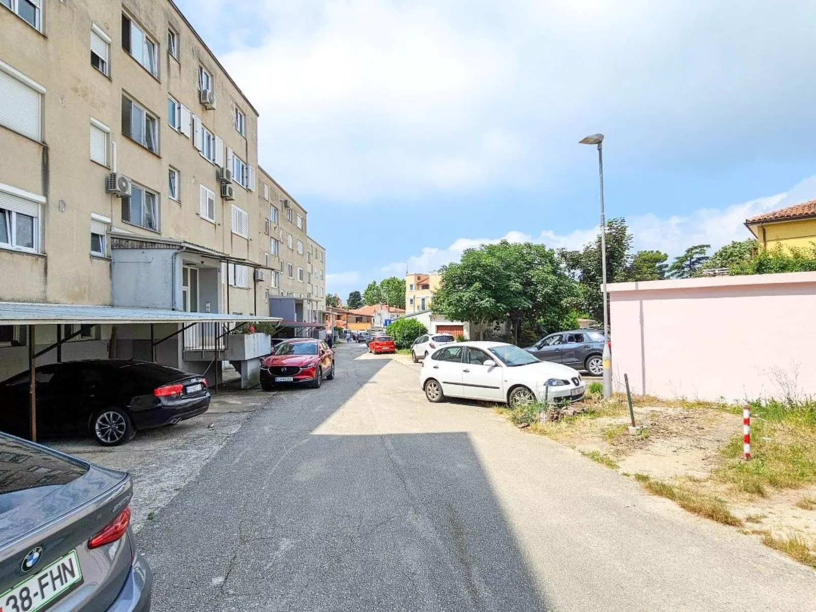 Wohnung im Zentrum mit einem Balkon-Draußen