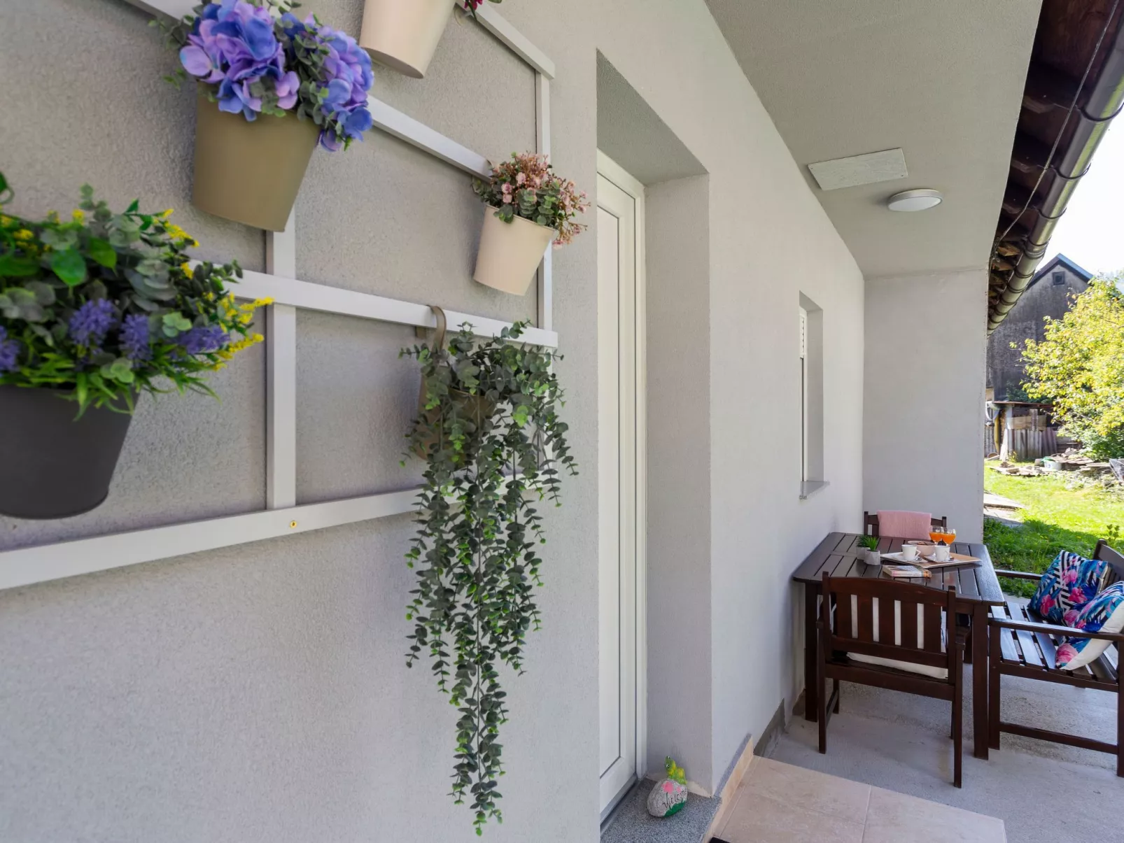 Anna in Lokve-Dehors