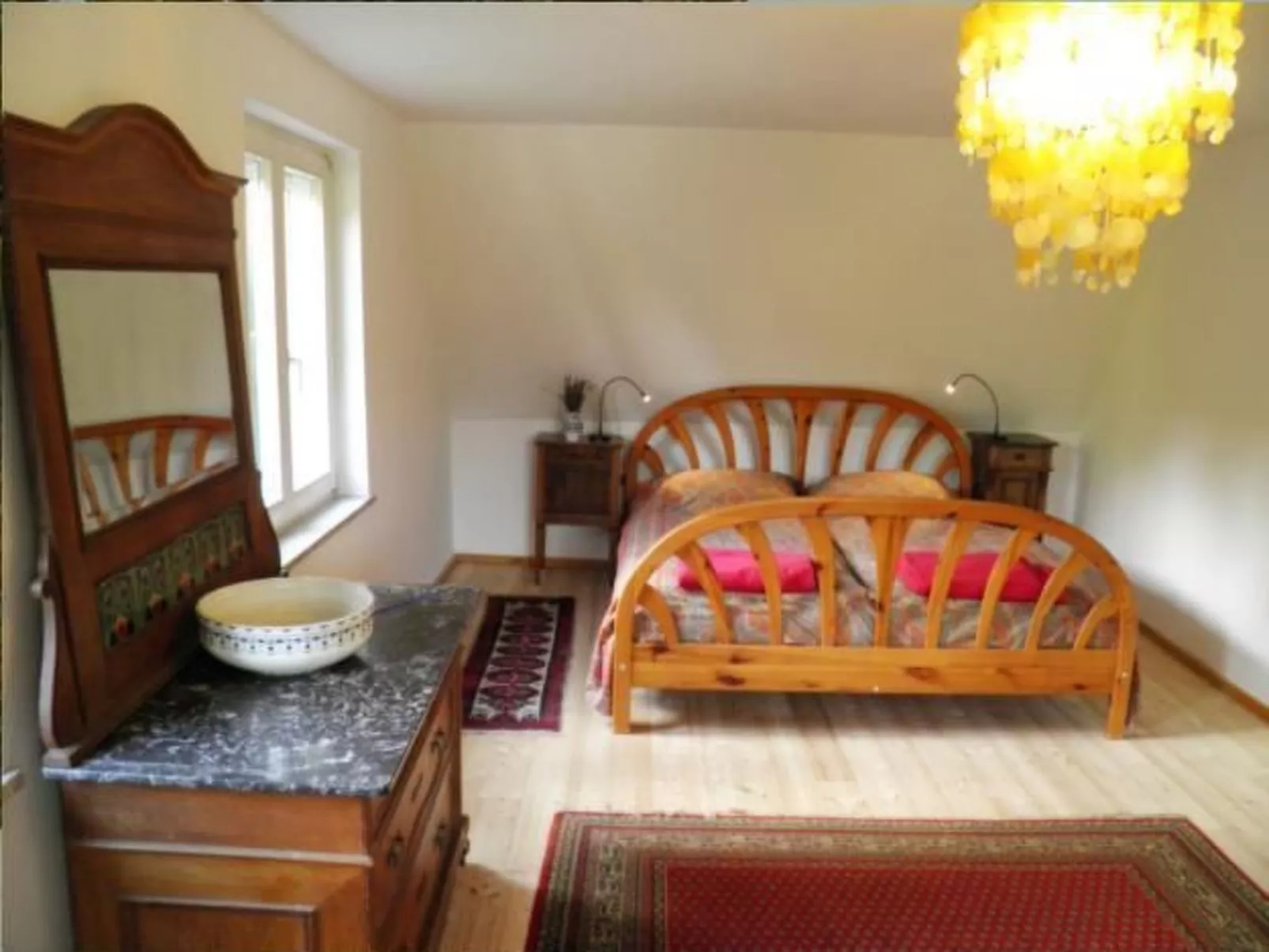 Haus mit  freier Fahrradnutzung und kleinem Boot-Image-tags.info