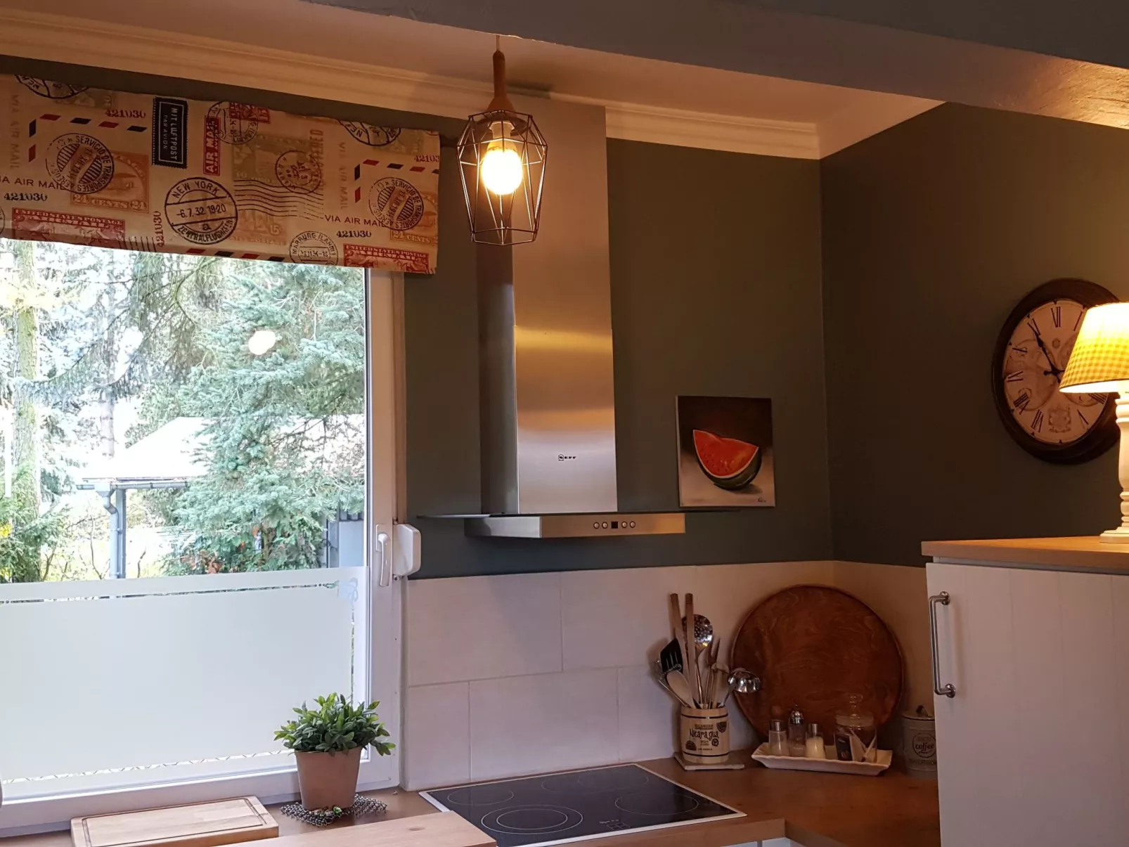 Mit Garten, Grill und Terrasse-Drinnen