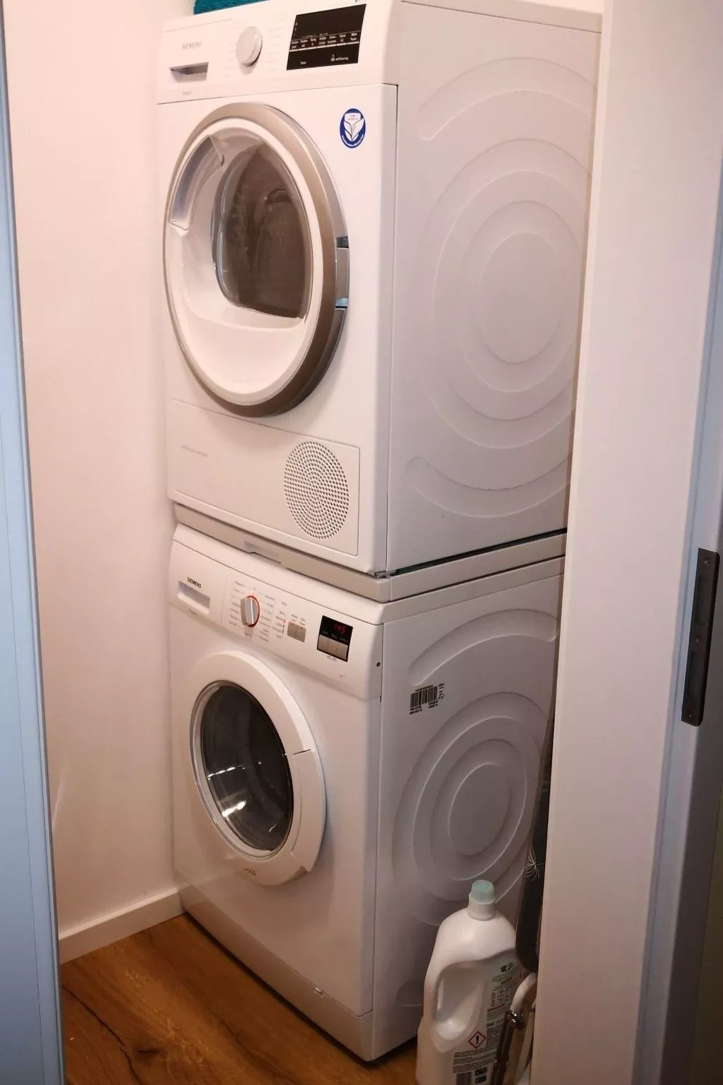 Moderne Wohnung mit Parkplatz und Rheinblick-Drinnen