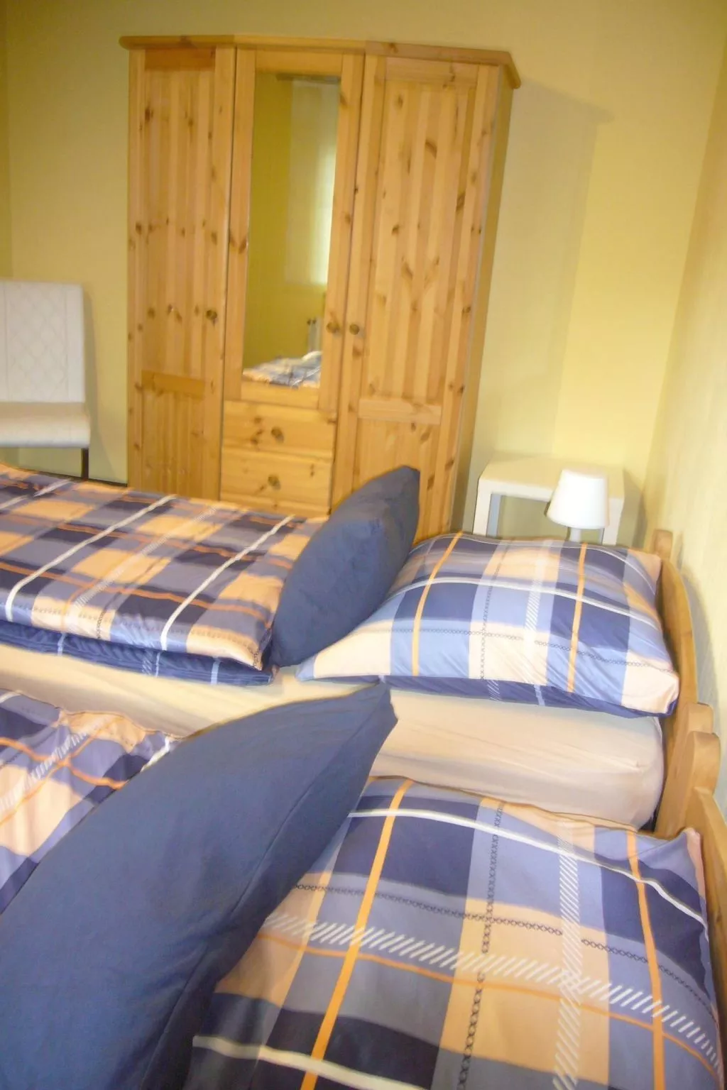 Zentrale Ferienwohnung mit Terrasse - Drinnen