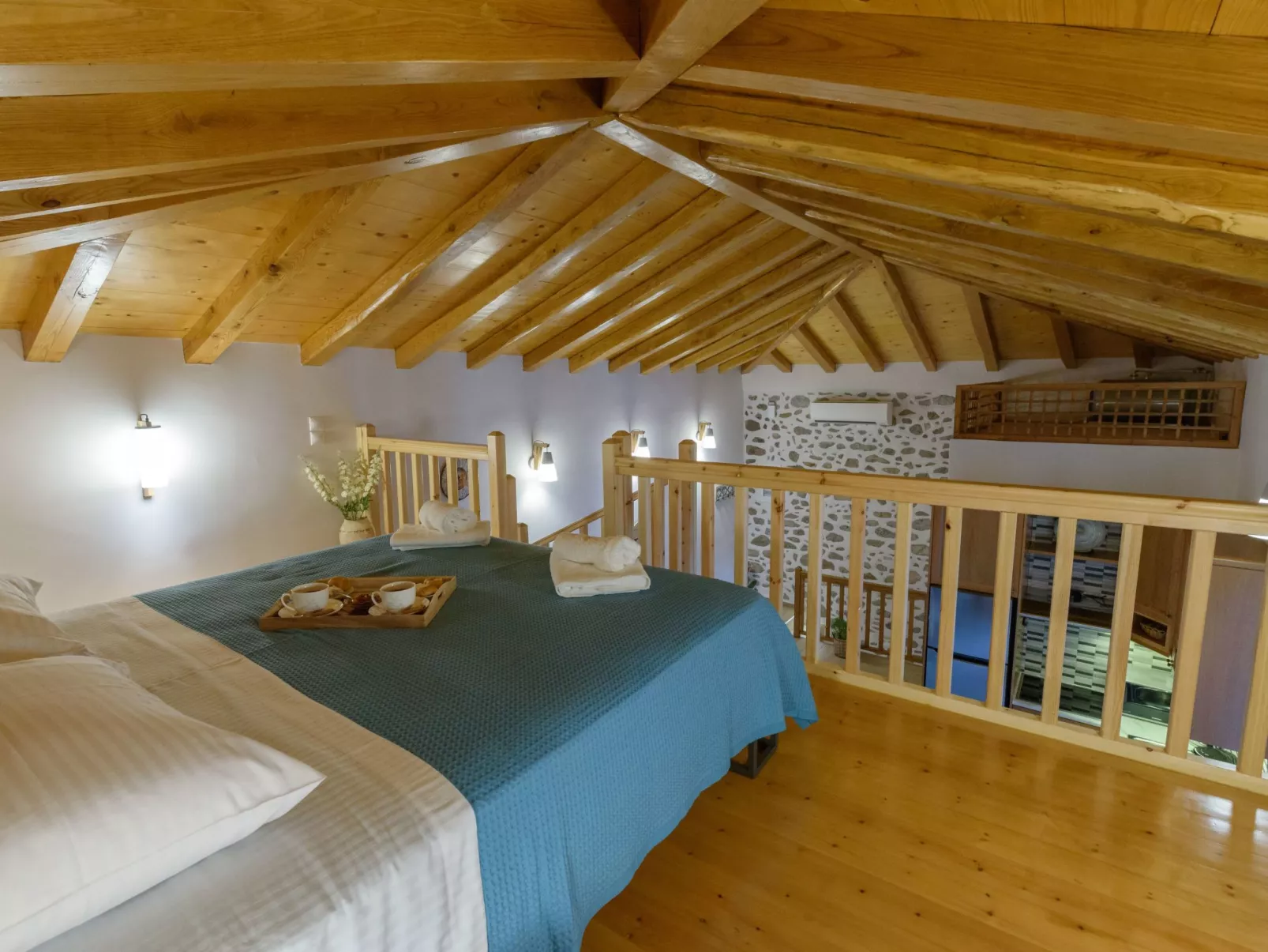 Mit Blick auf das Wasser-Inside