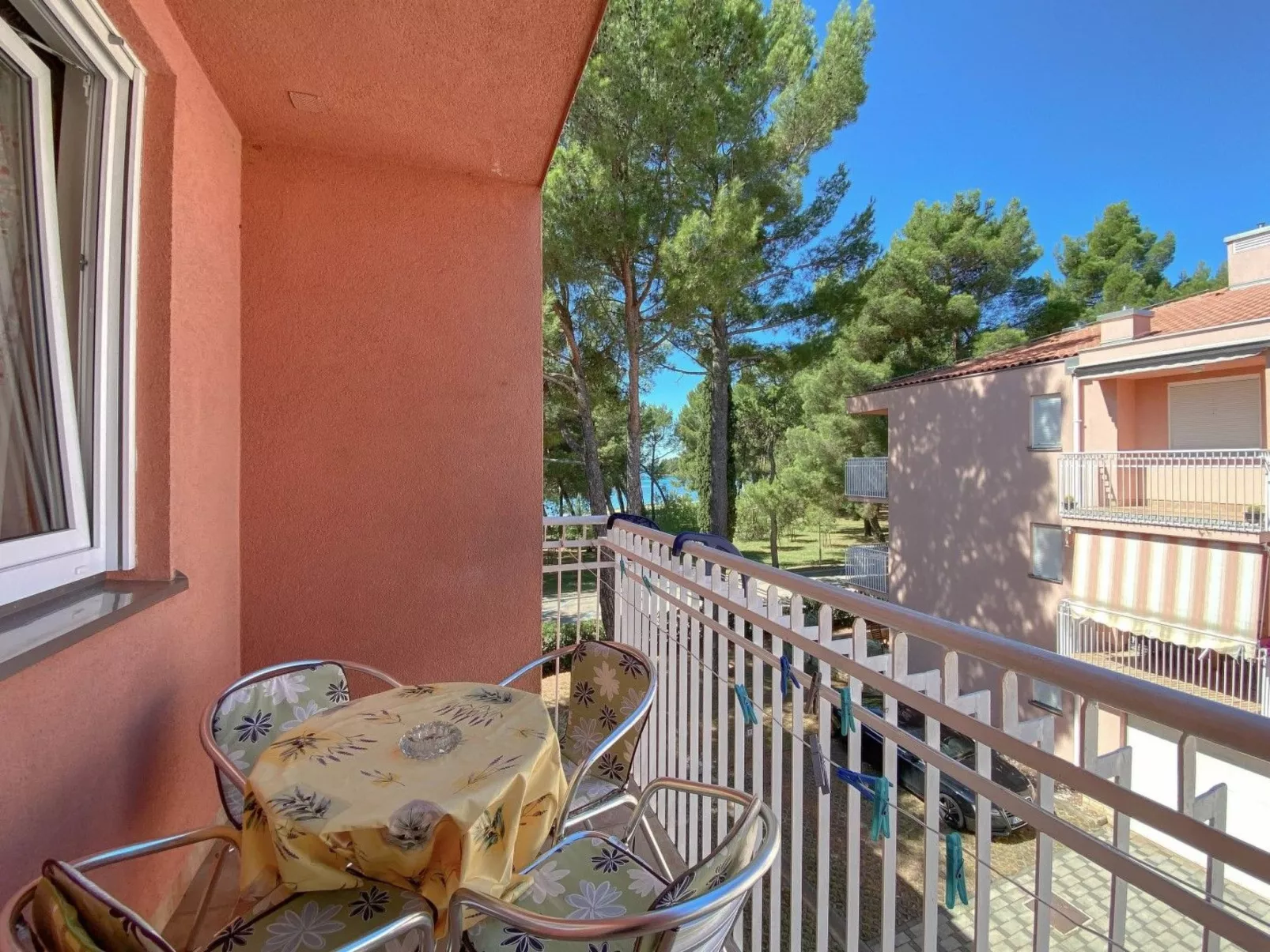 Wohnung "Senka" direkt am Strand-Outside