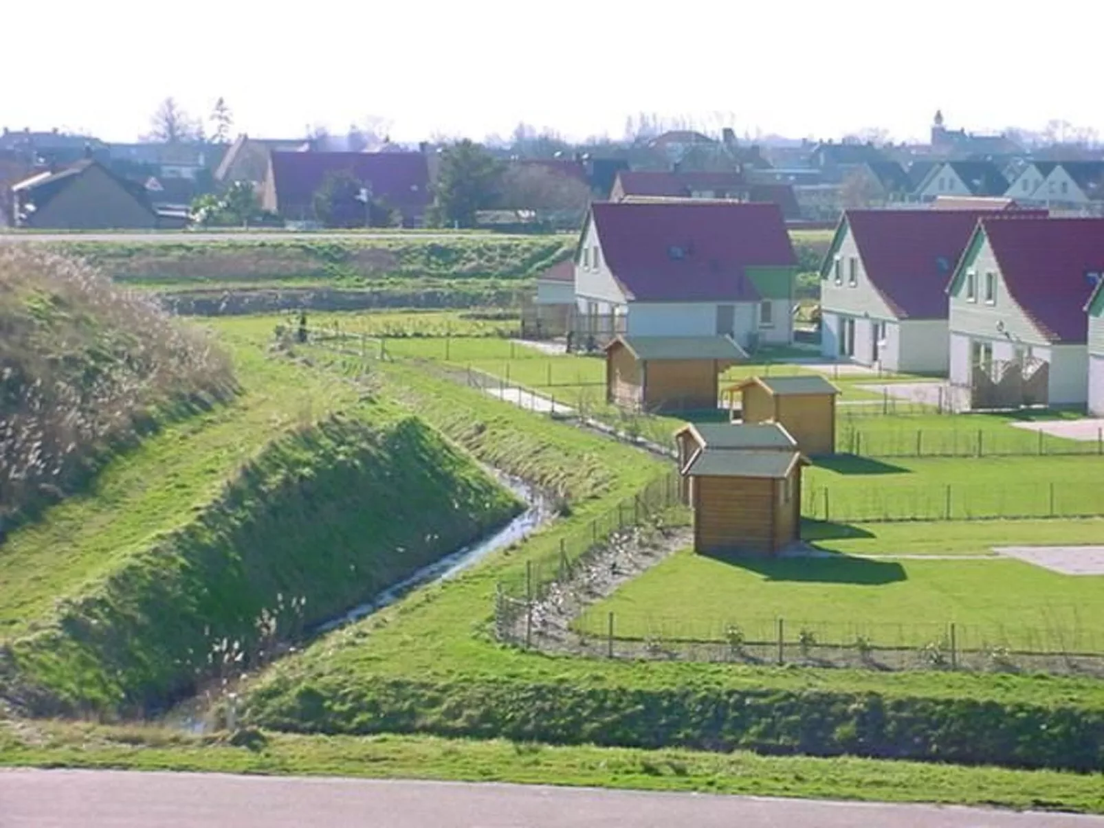 Gemütliches Haus mit komplett umzäuntem Garten-Outside