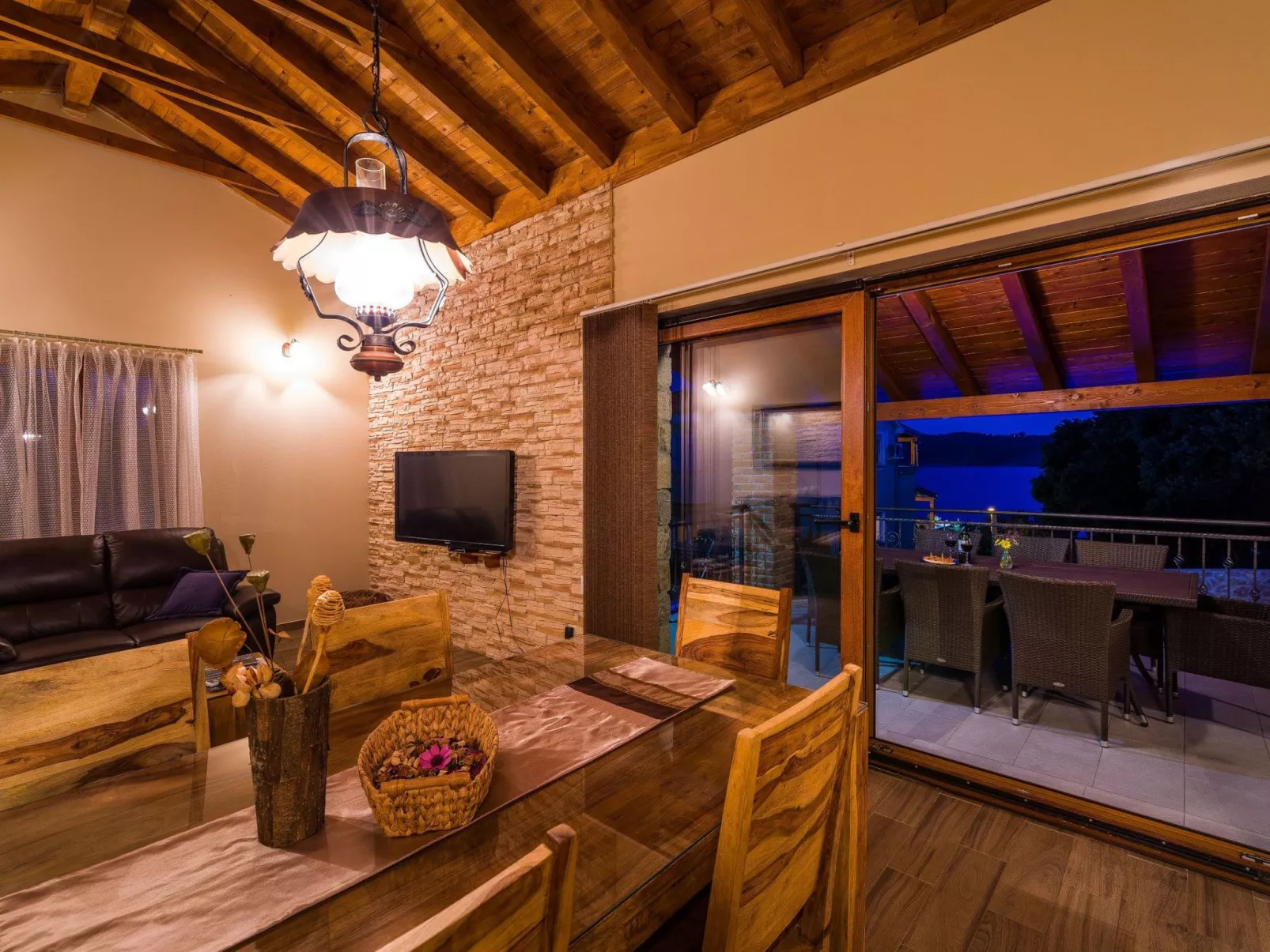 Ferienvilla Roko mit beheiztem Pool-Drinnen