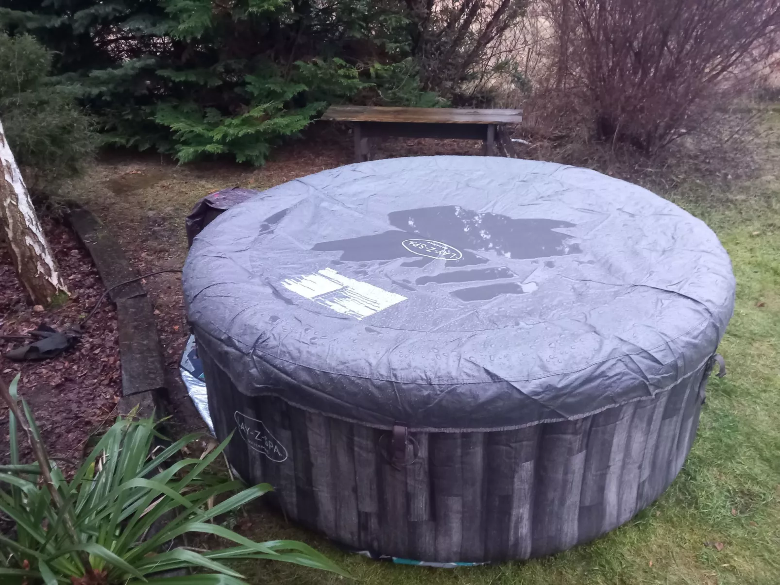 Magnolienhaus mit Sauna und Jacuzzi-Draußen