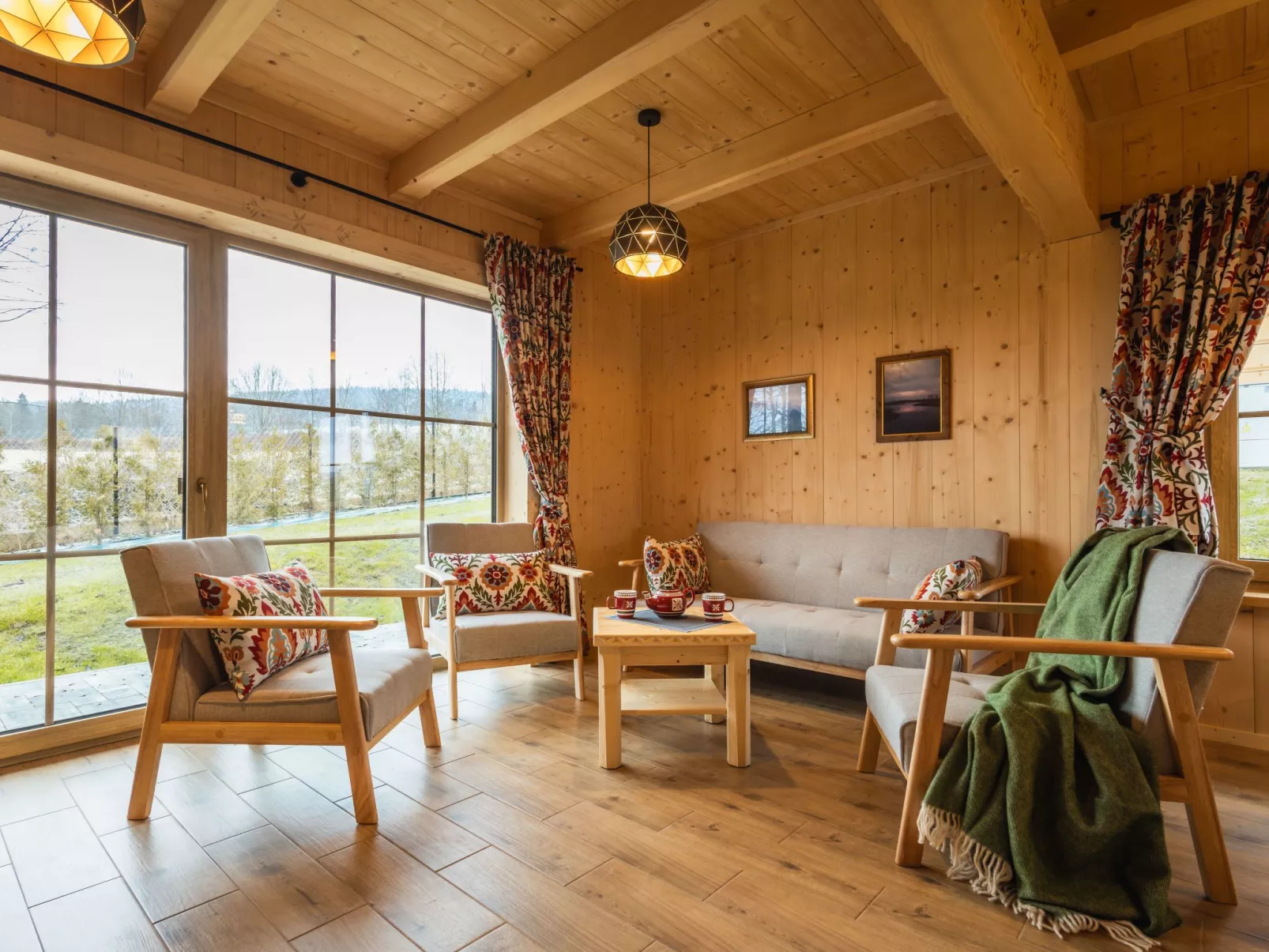 Krokus Tal Dorf unter der Tatra-Drinnen