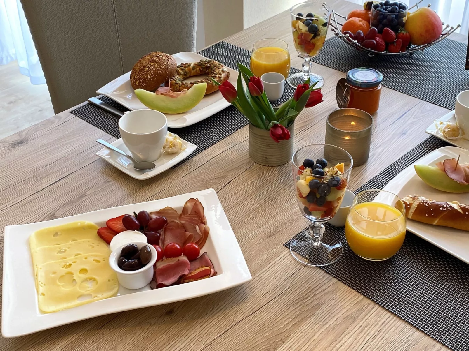 Mit Parkplatz und Terrasse-Inside