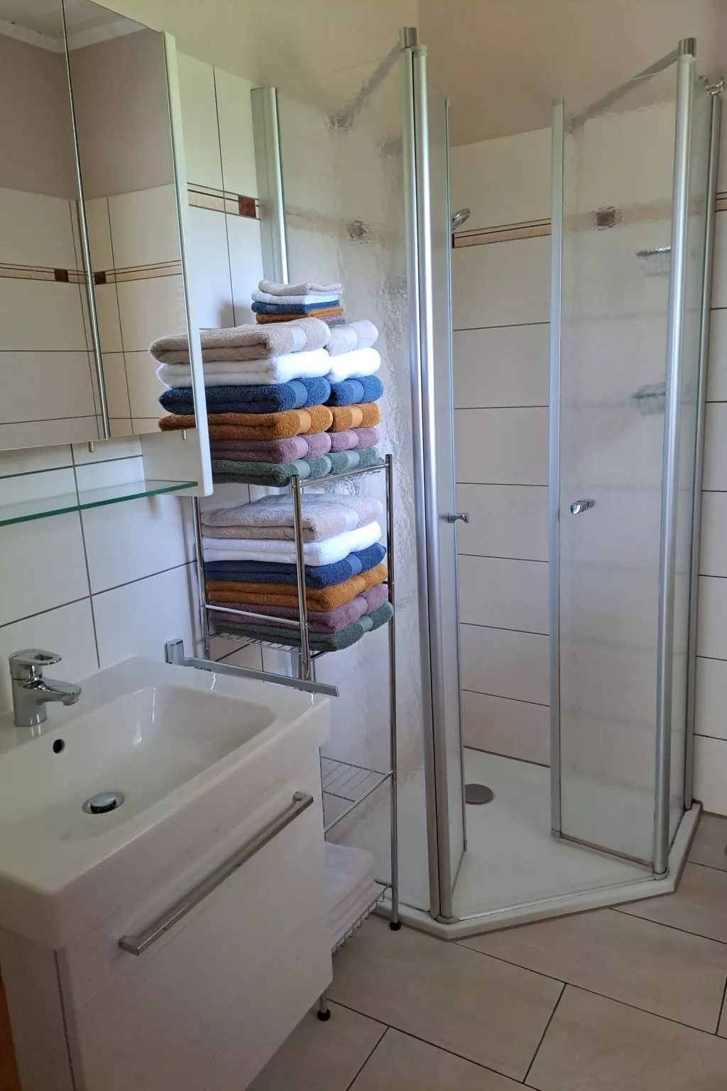 Mit überdachter Terrasse und Carport-Drinnen