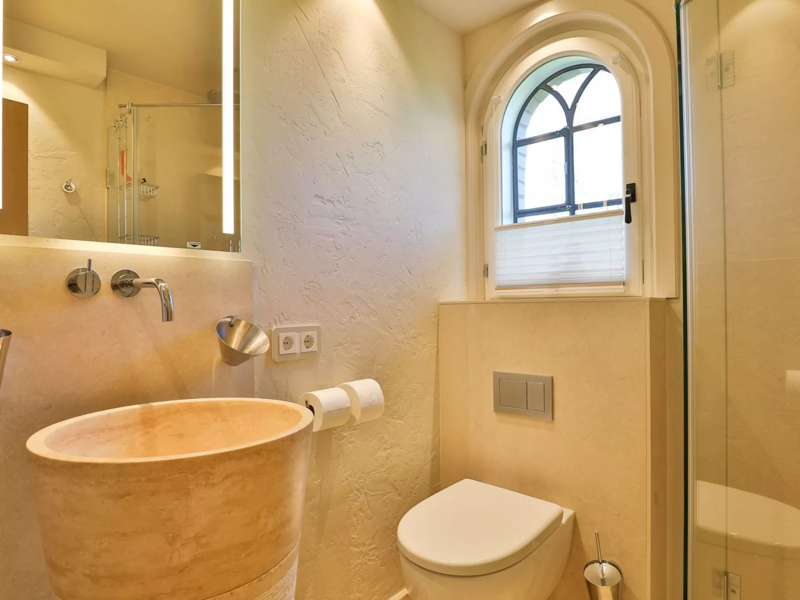 In Großmorsum mit Terrasse und Grill-Dedans