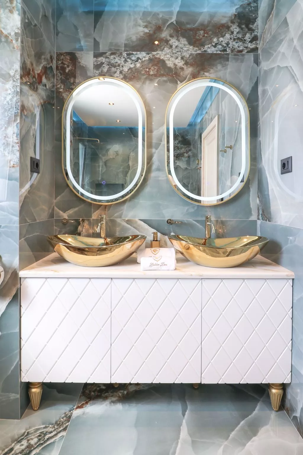 Villa Goldener Löwe-Drinnen