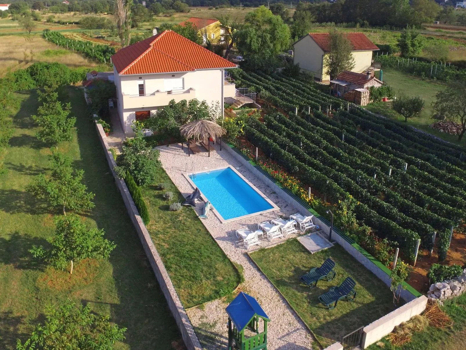 Villa "Sonnenblume" mit eigenem Garten und Grill-Outside