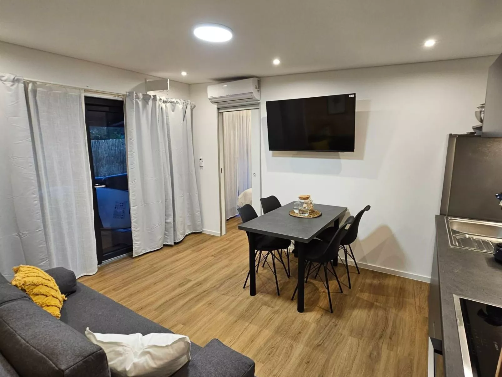 MH Holiday Dream - Morgensonne-Drinnen