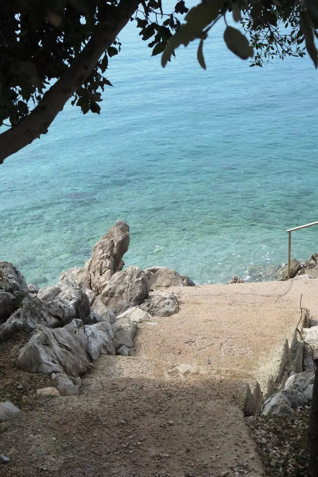 Gemütliches Ferienhaus in Pinezići mit großer Terrasse-Dehors