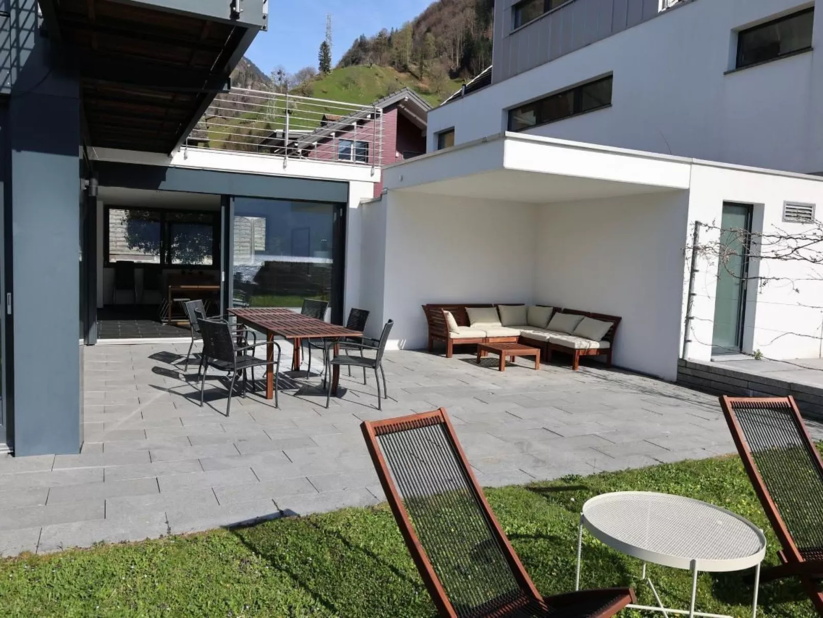 Villa am See-Drinnen