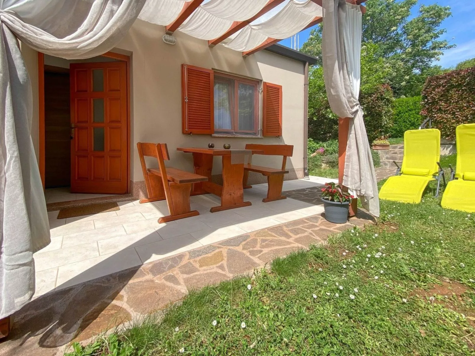 "Timea 2" mit Terrasse