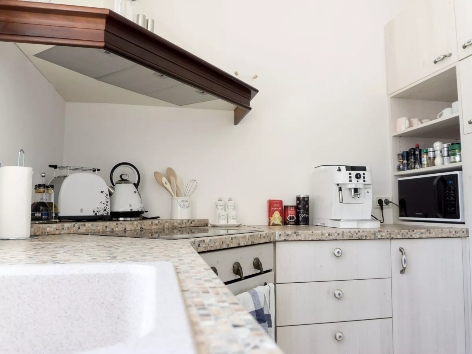 Nettes Ferienhaus in Smoljanci mit Privatem Pool-Drinnen