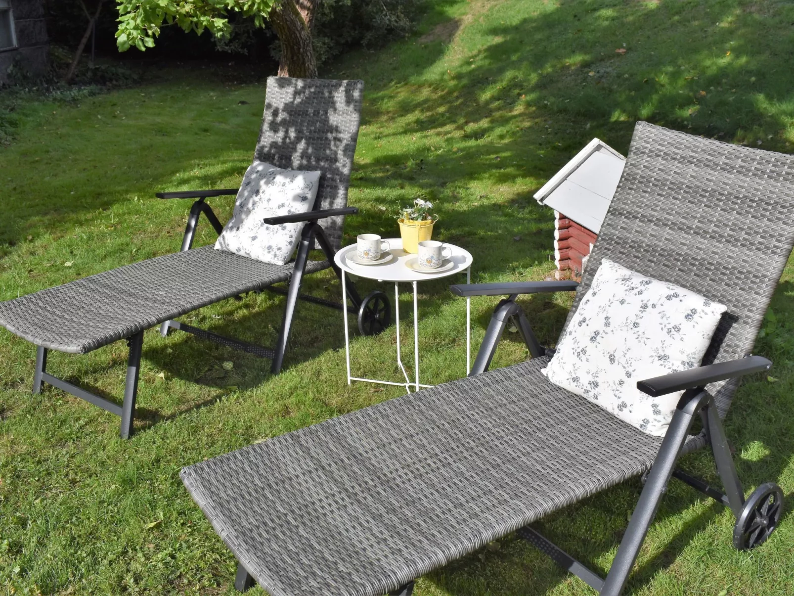 Typisch schwedisches Ferienhaus mit Garten-Dehors