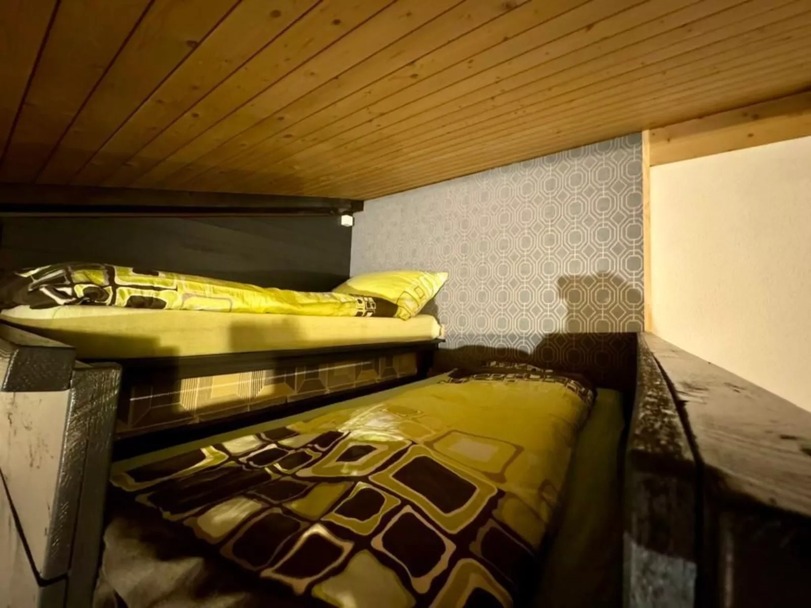 Brunni-Alpthal direkt an den Mythen-Bergen-Image-tags.info