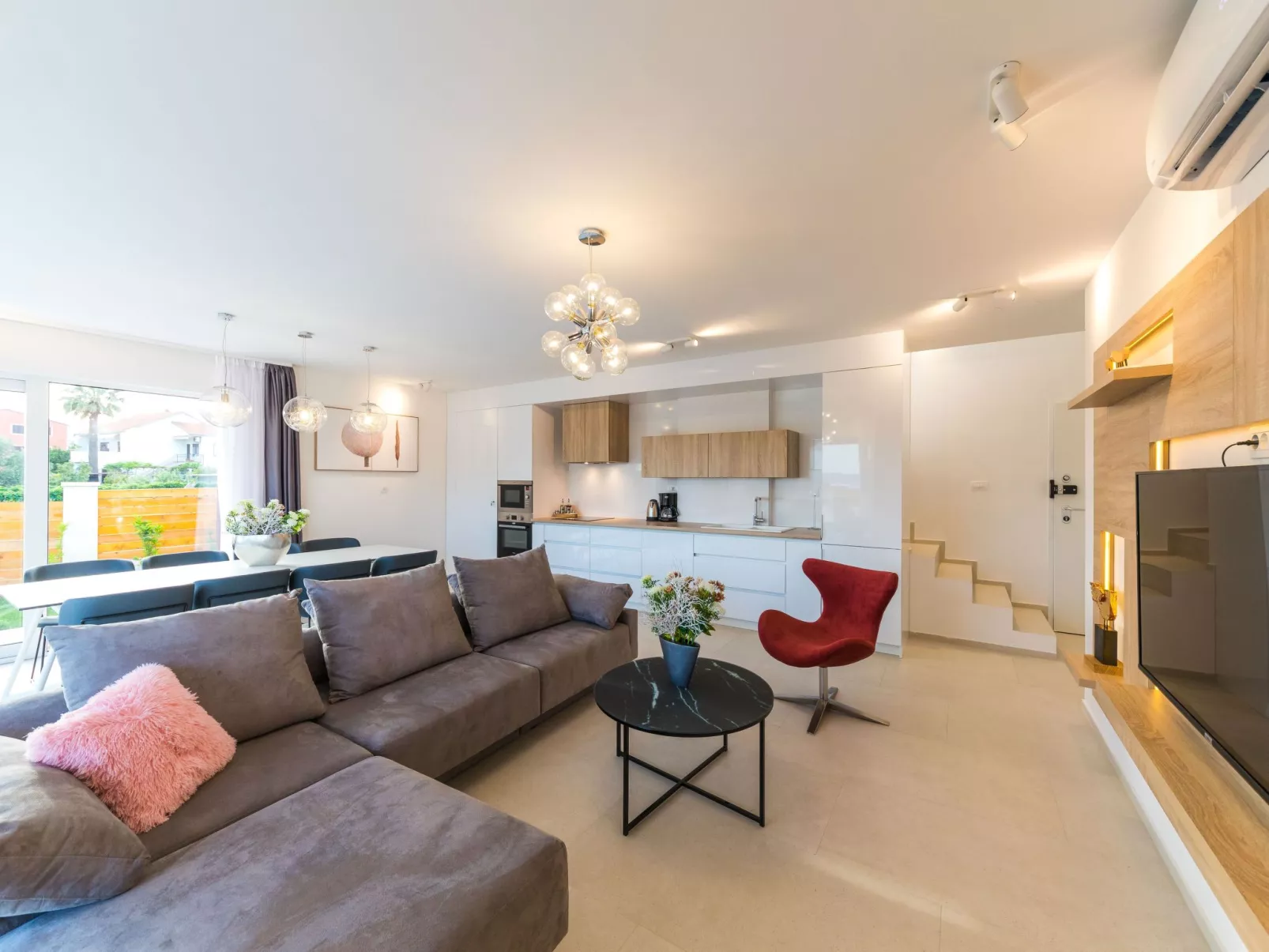 Modern eingerichtete Villa Ingrid mit beheiztem Pool - Dedans