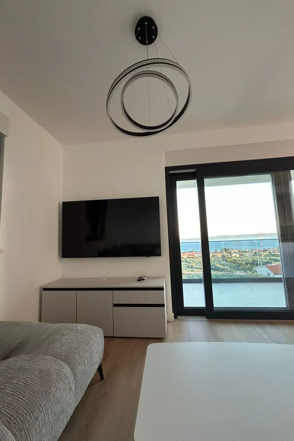 "Magnificent Lux View"-Inside