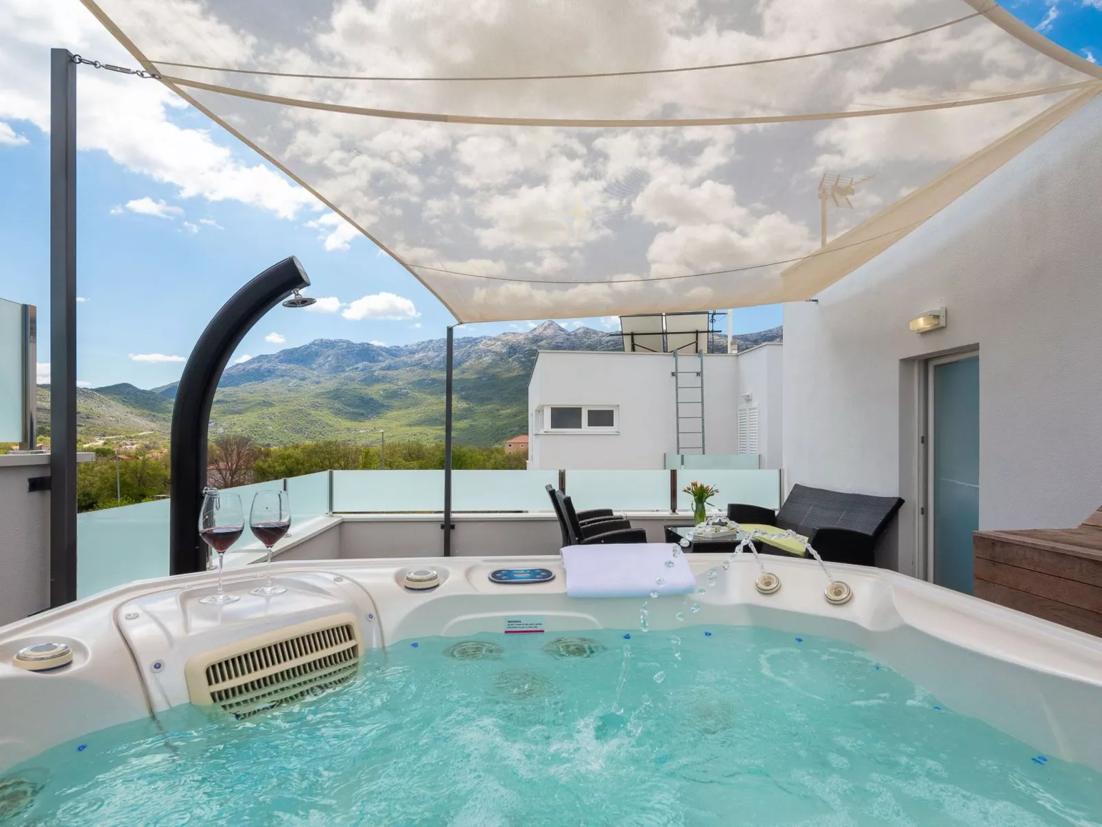 In Dugopolje mit Beheiztem Pool-Image-tags.info