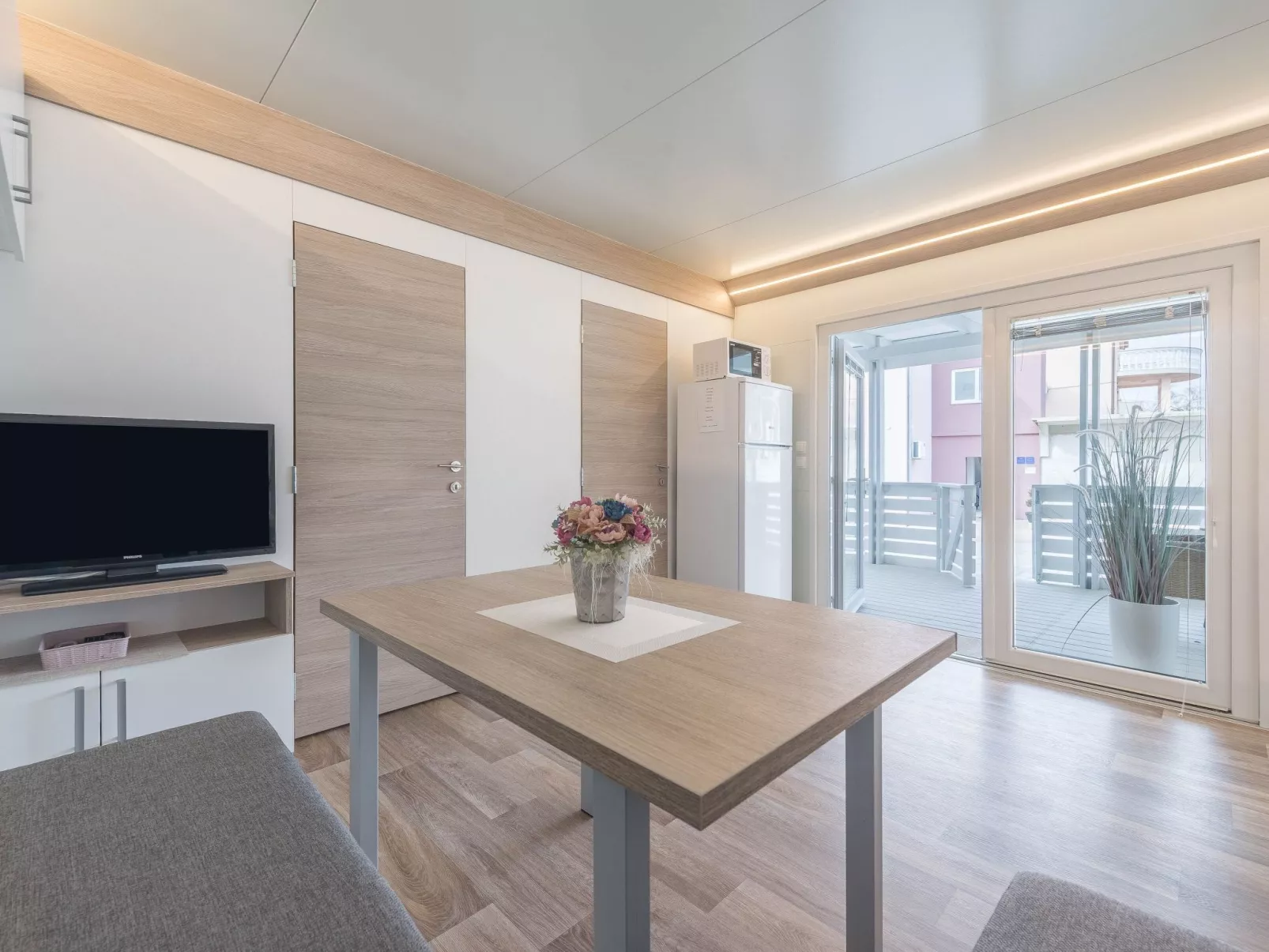 MH Summer Home-Drinnen