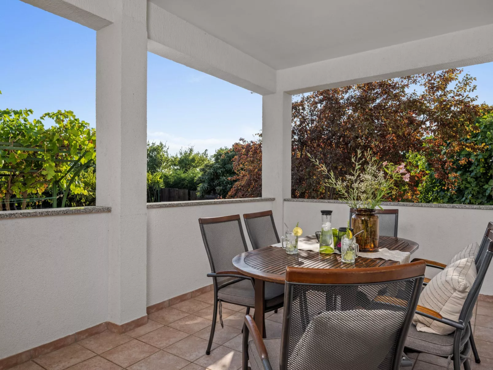 Attraktive Wohnung mit privatem Pool-Outside