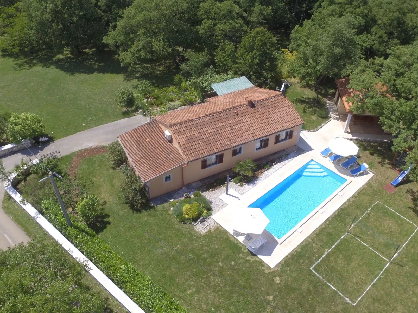 Landgut "Fragola" mit Blick auf die Berge-Image-tags.info