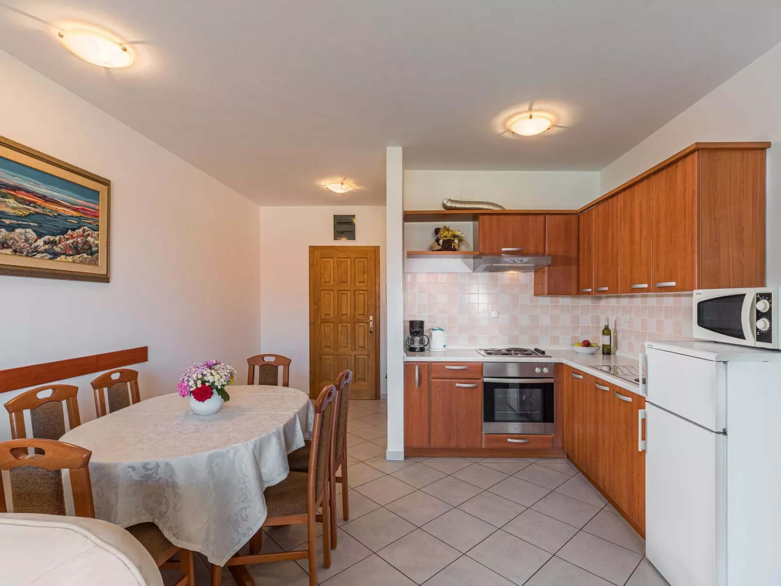 Pinta mit großem Garten-Drinnen