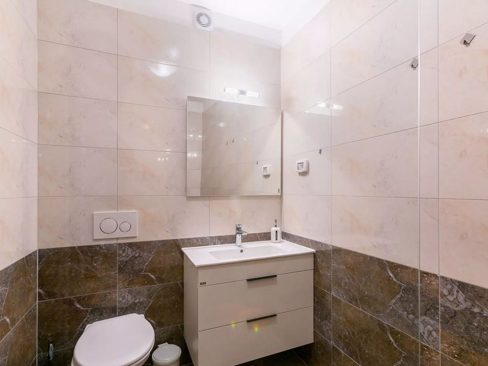 Wohnung "Deneris" mit Terrasse-Drinnen