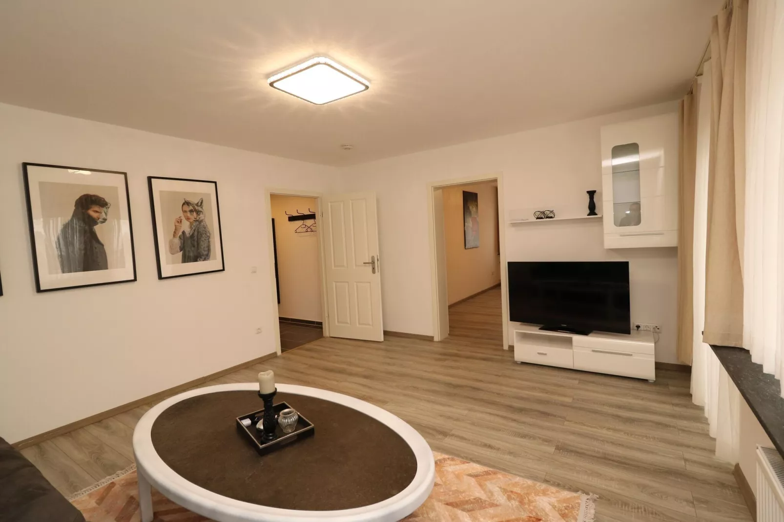 Apartment in Messenähe-Living room