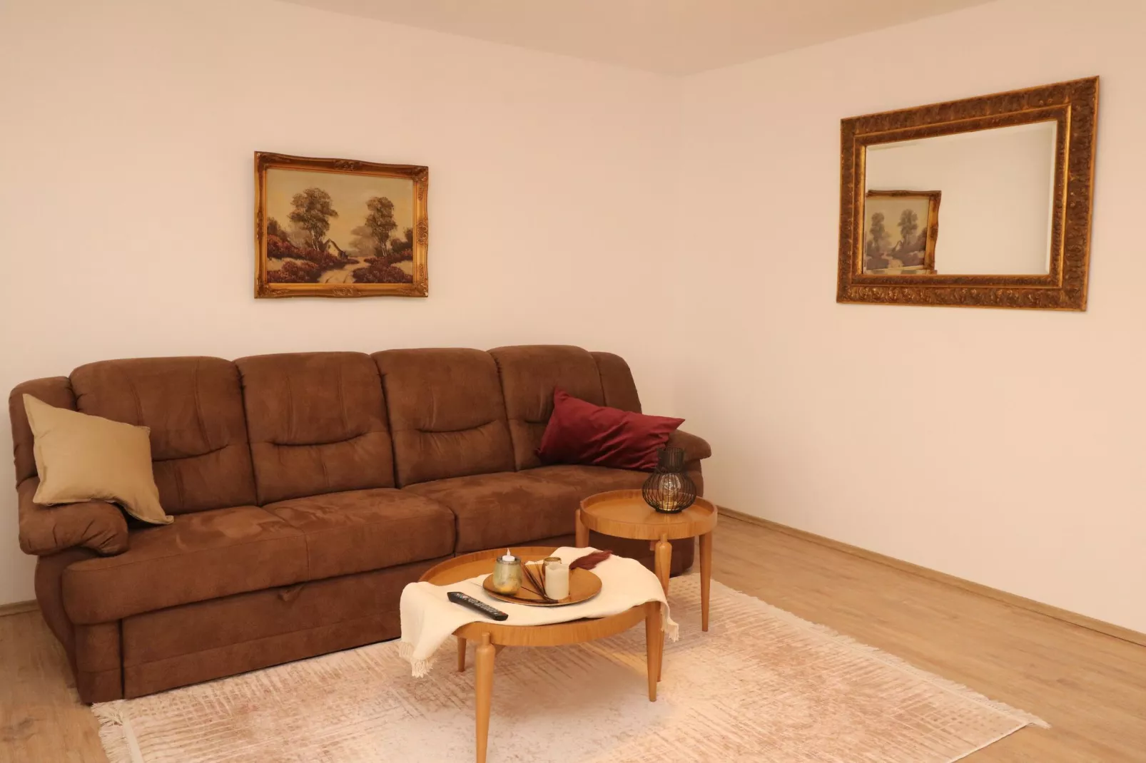 Apartment in Messenähe-Living room