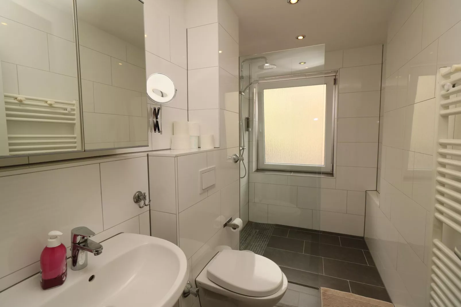 Apartment in Messenähe-Bathroom