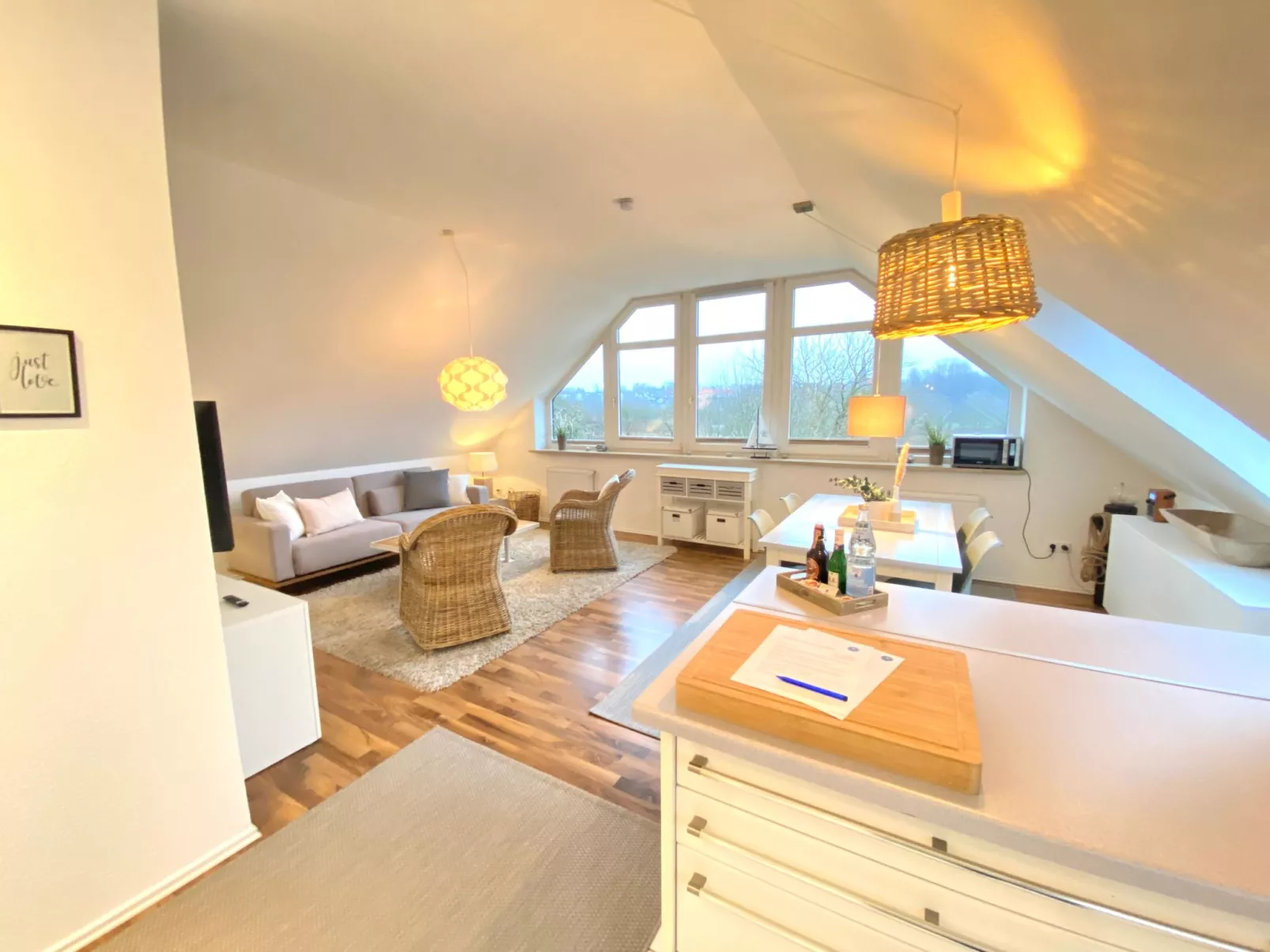 Mit Stellplatz mitten im Grünen-Drinnen