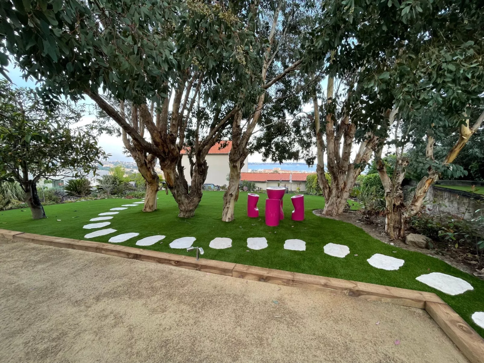 Ferienvilla mit Blick auf das Wasser-Outside