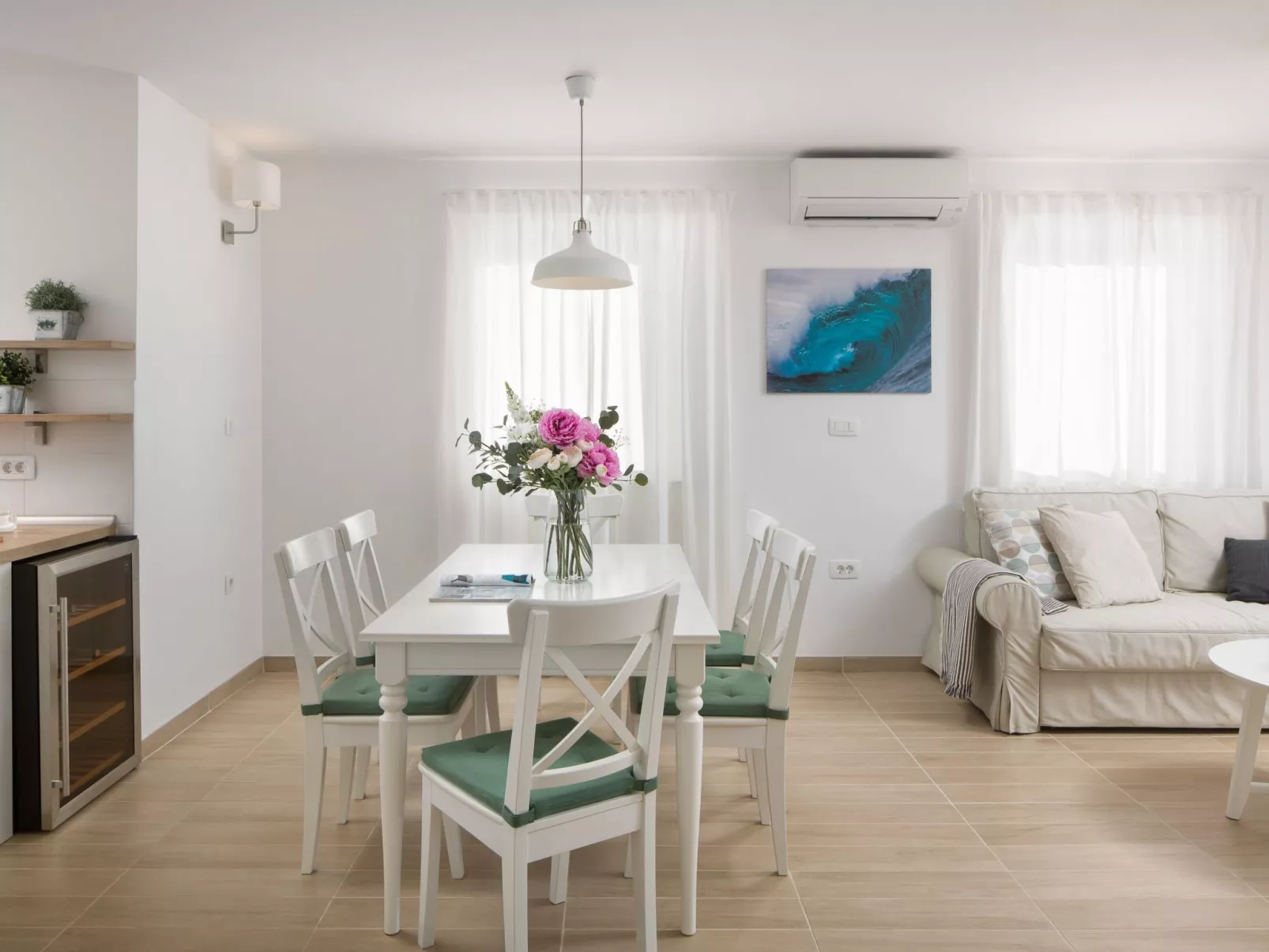 Charmante Villa mit gepflegtem Garten und beheiztem Pool-Inside