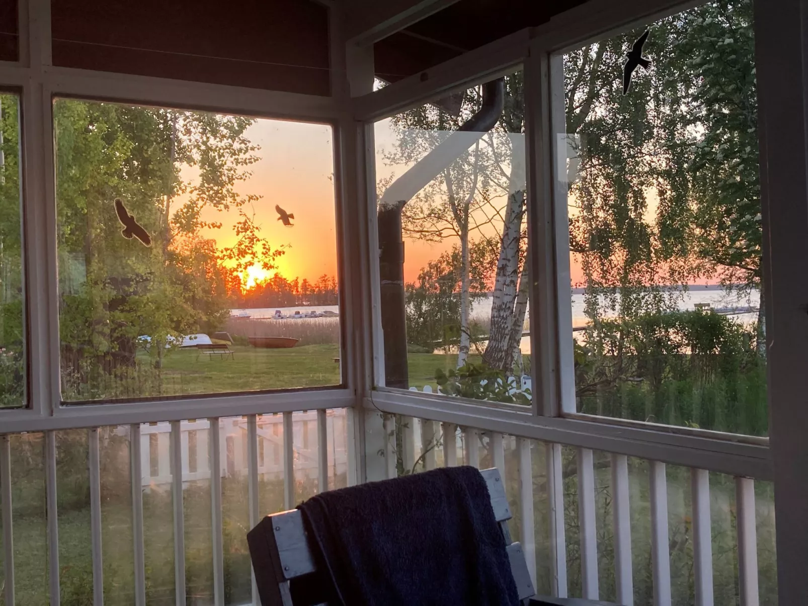 In Tibro mit Kleinem Garten-Draußen
