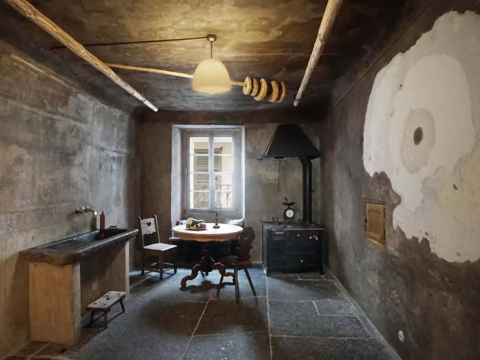 Bündner Zuckerbäckerpalazzo unter Denkmalschutz-Drinnen