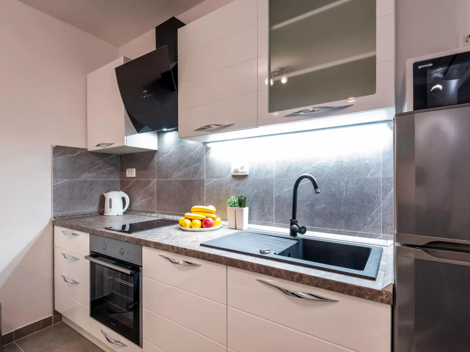 Mit privater Terrasse-Drinnen