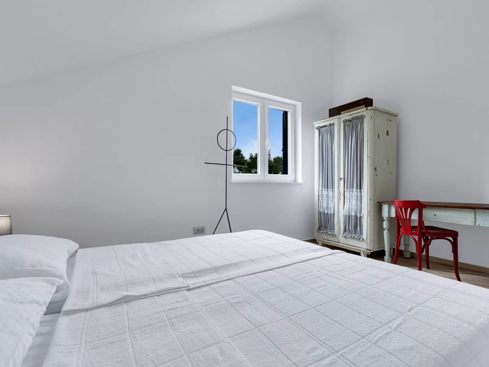 Alleinstehendes Ferienhaus mit Pool und drei Sch-Inside