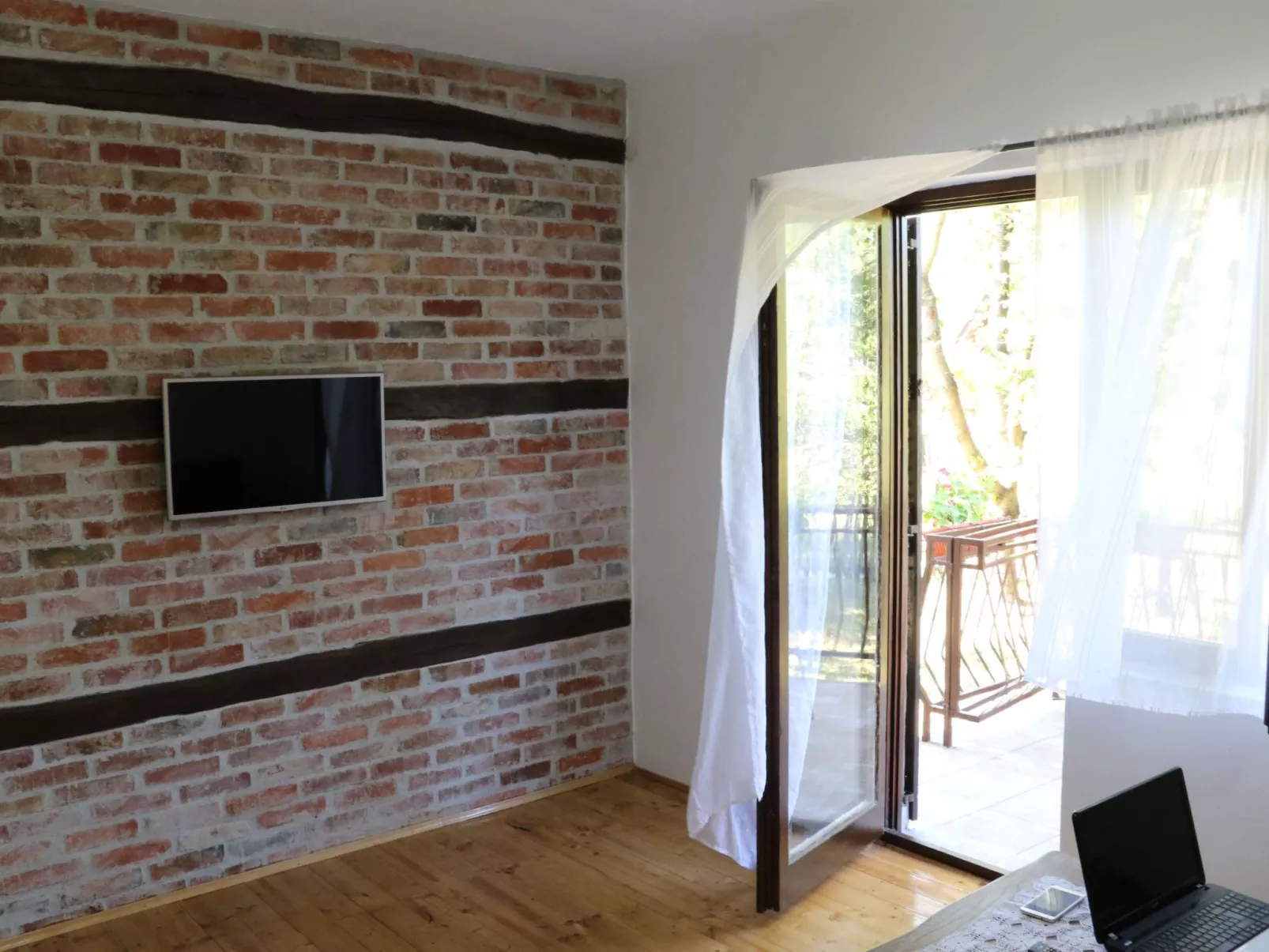 Mit Garten, Grill und Terrasse-Inside