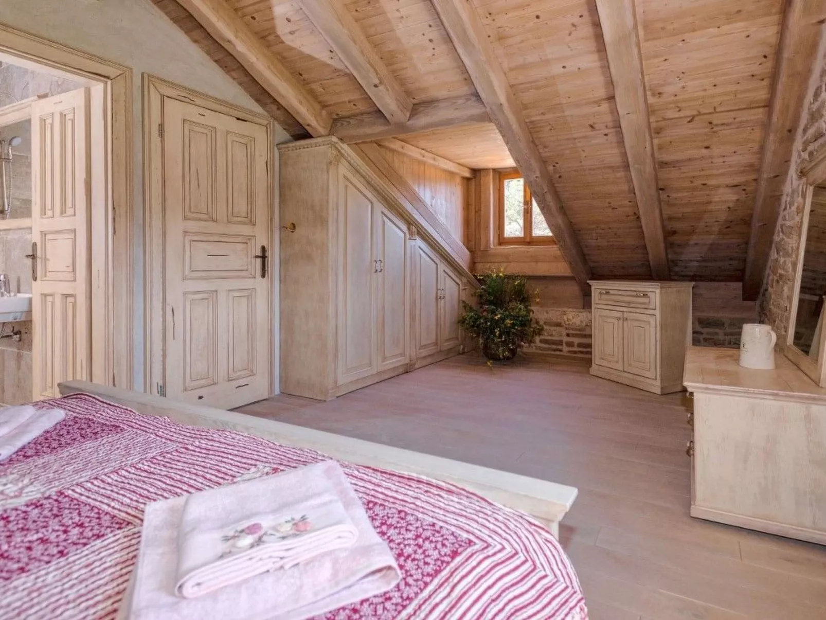 Villa Aristea bestehend aus drei Häusern-Drinnen