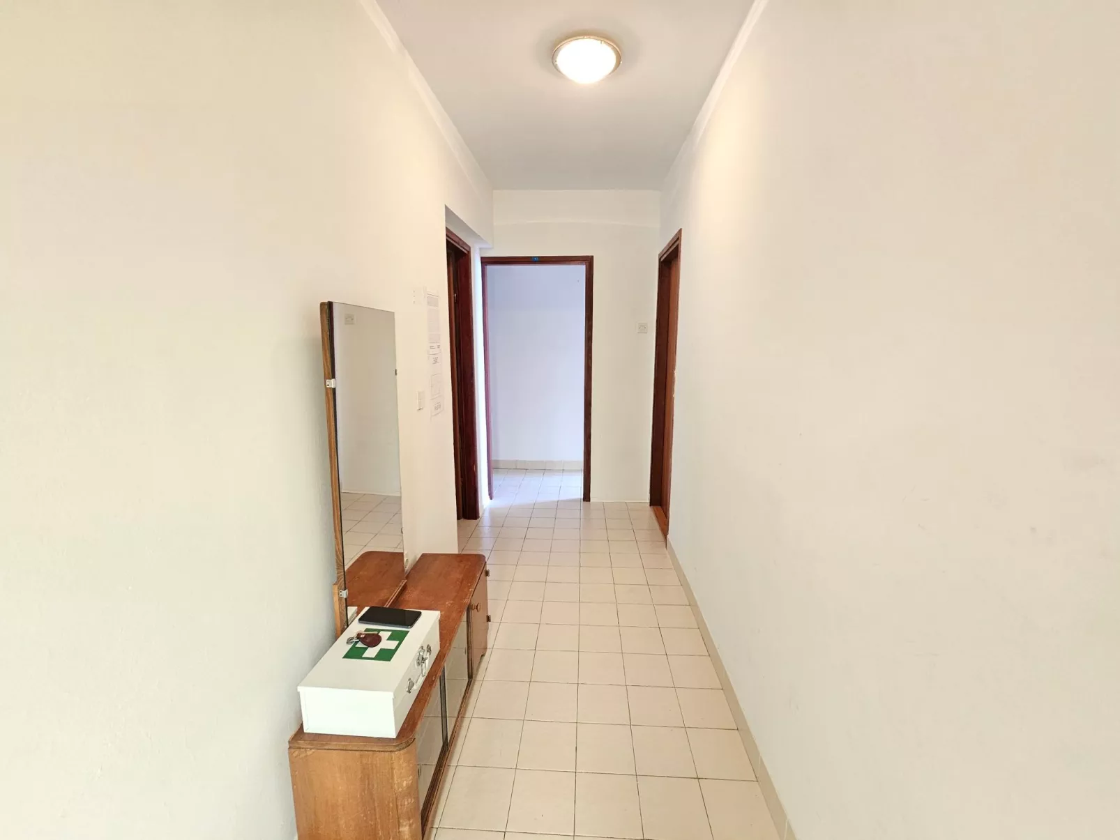 Wohnung mit Balkon mit Meerblick-Drinnen