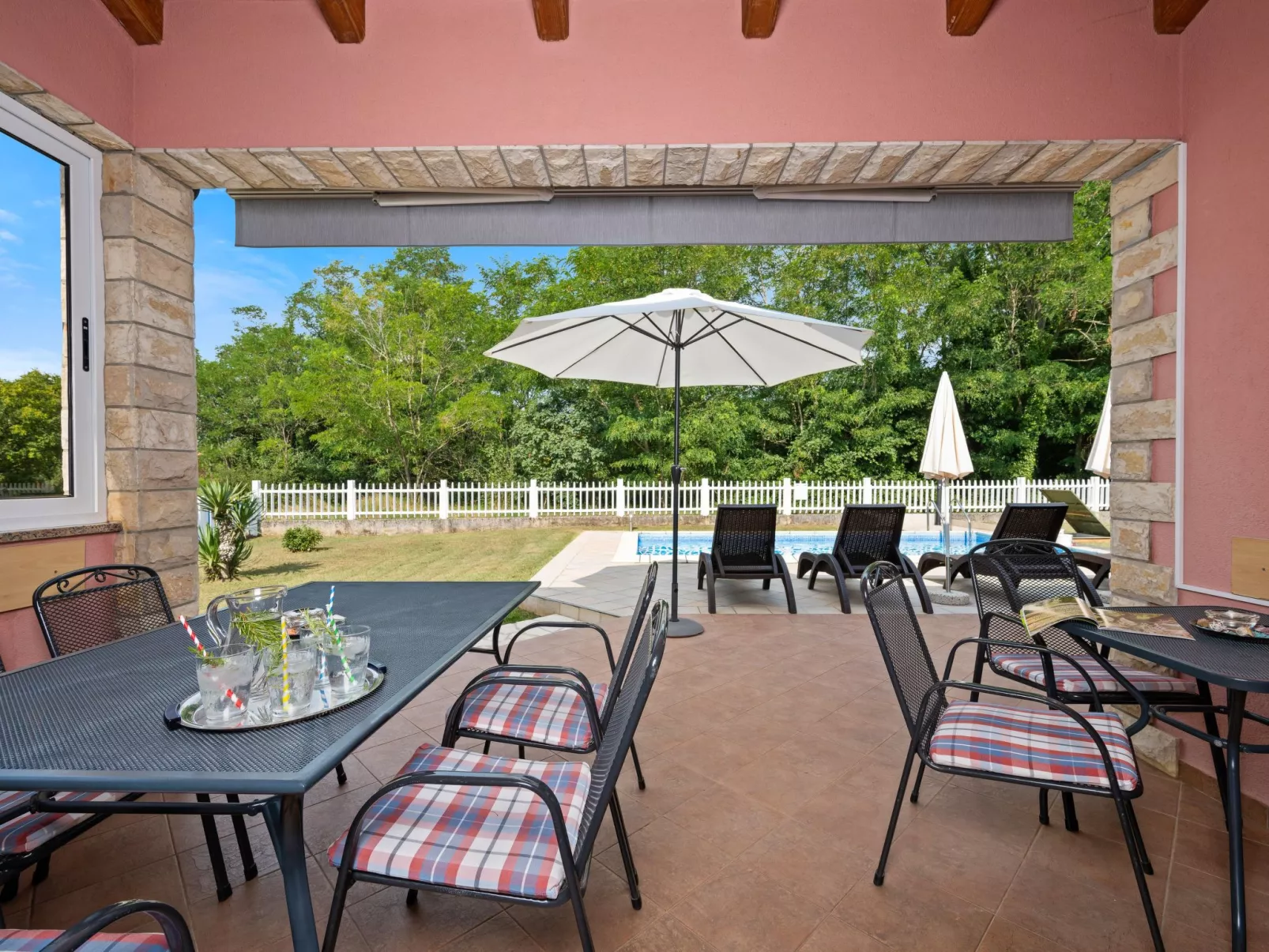 Haus Dodo, Oase im Grünen-Draußen