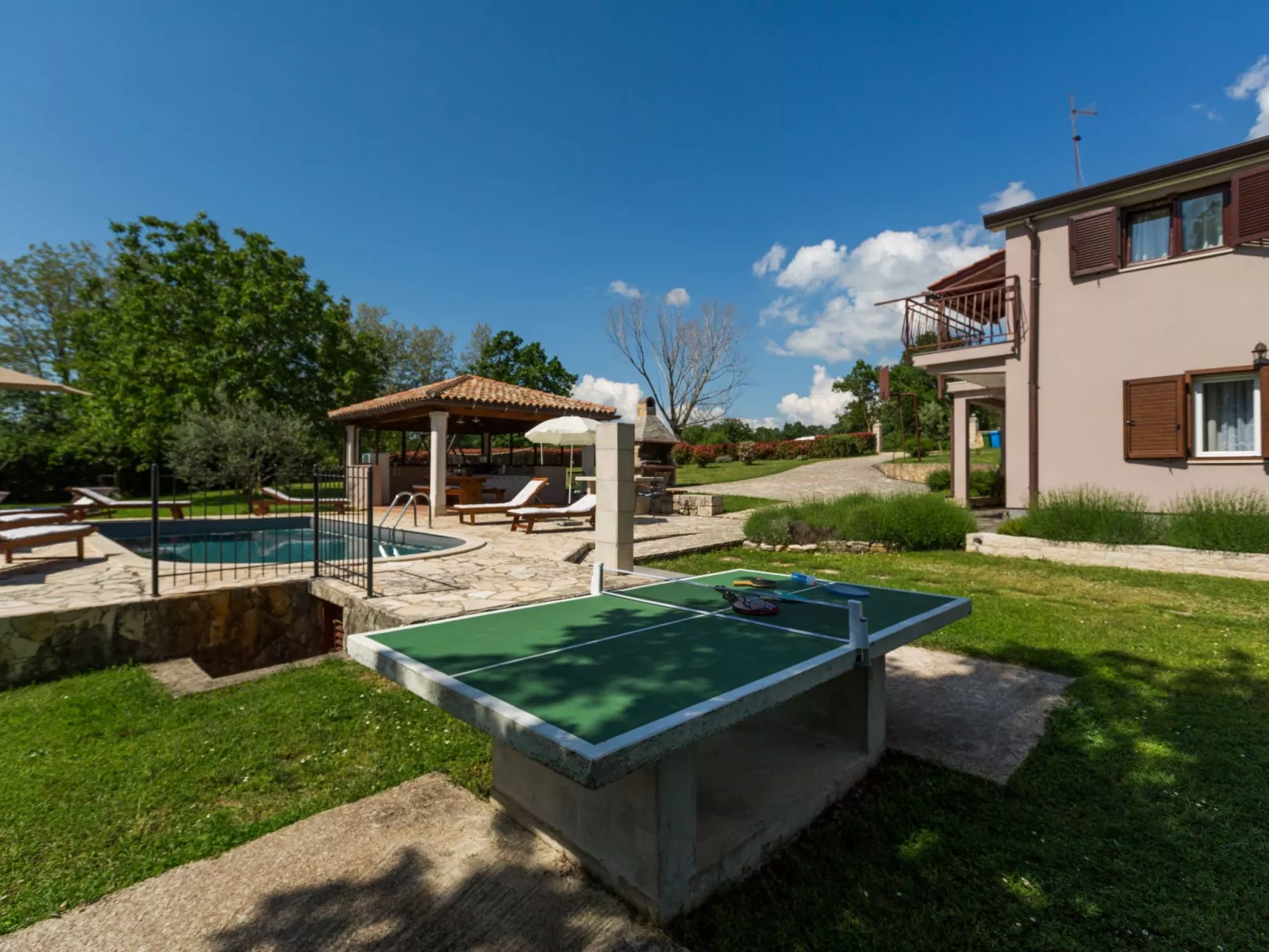 Villa Morena-Draußen